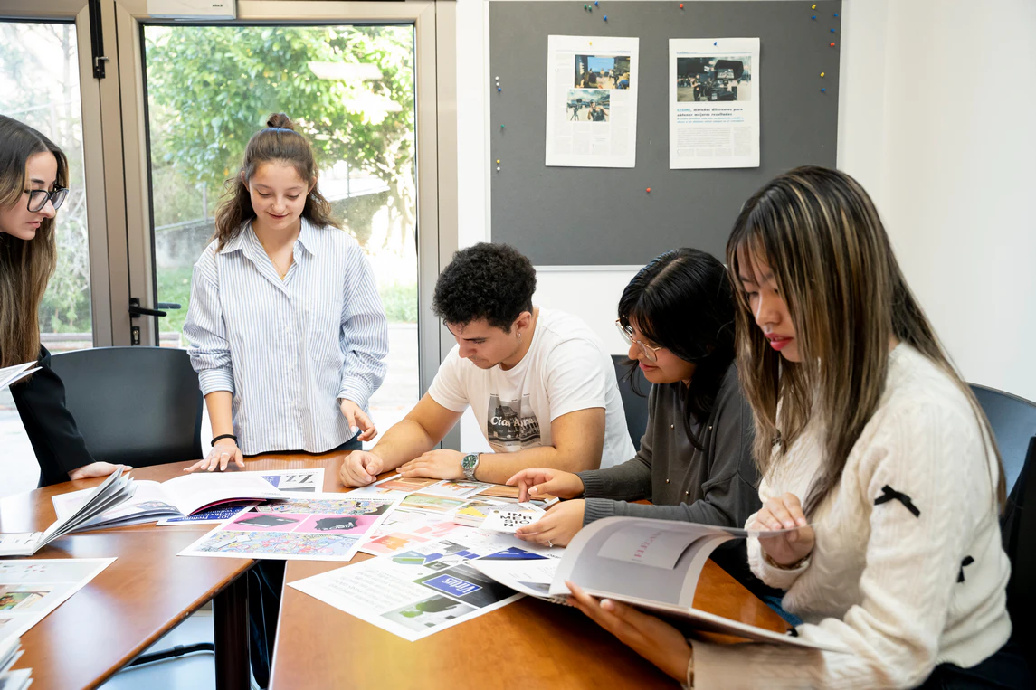 Advertising, Marketing communications