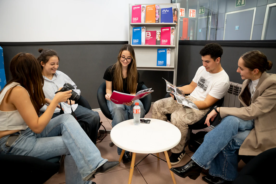 Advertising, Marketing communications